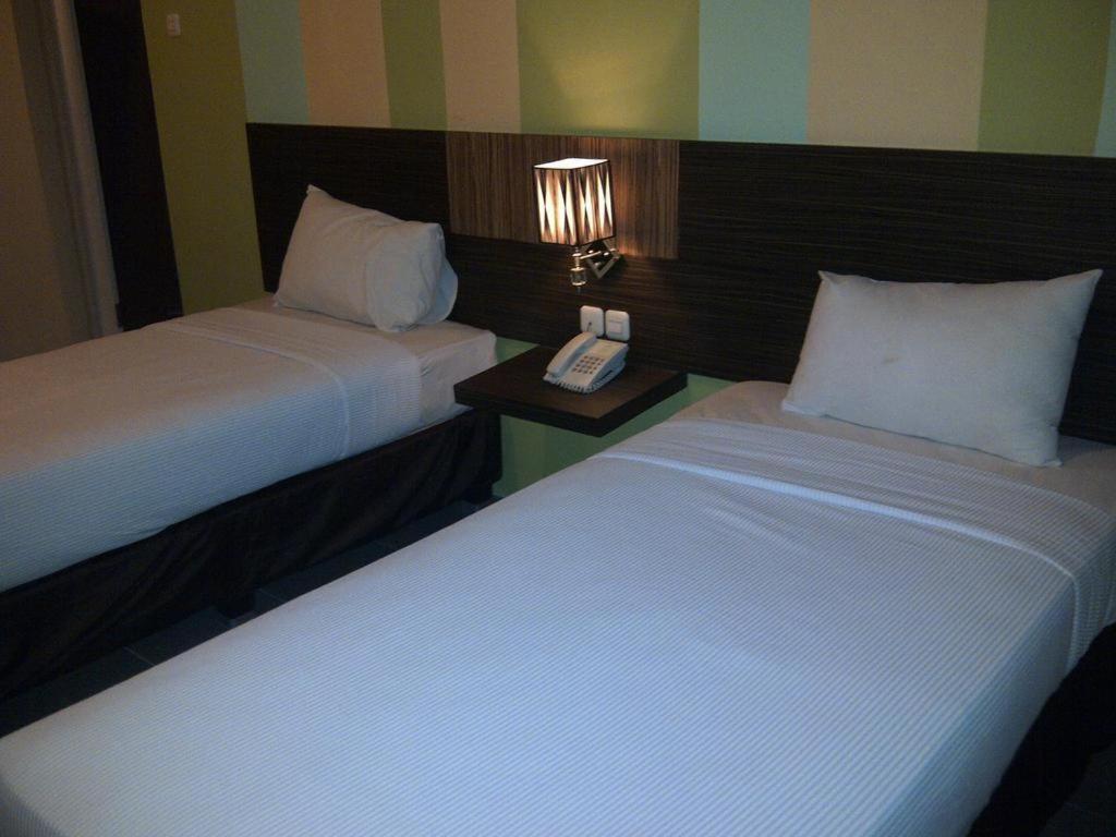 Pose In Hotel Yogyakarta Exterior photo